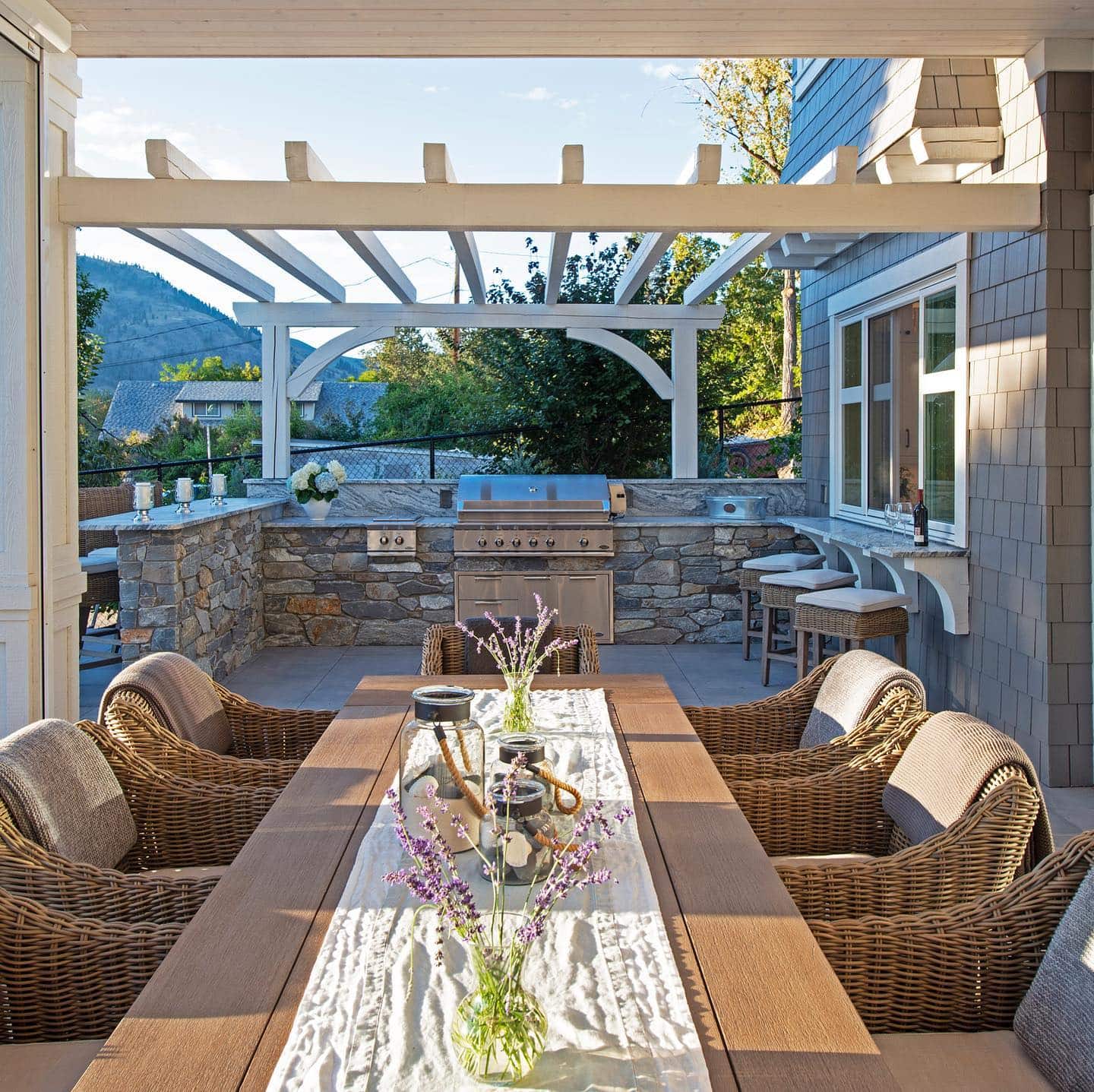 Frame_CustomHome_OutdoorKitchen-2